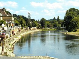 Appealing Apartment in Vezac With Swimming Pool