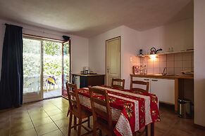 Appealing Apartment in Vezac With Swimming Pool