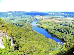 Appealing Apartment in Vezac With Swimming Pool