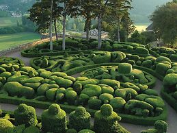 Appealing Apartment in Vezac With Swimming Pool