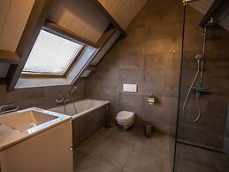 Cozy Holiday Home in Vrouwenpolder Close to the Beach