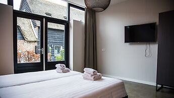 Cozy Holiday Home in Vrouwenpolder Close to the Beach