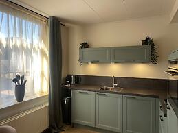 Cozy Holiday Home in Vrouwenpolder Close to the Beach