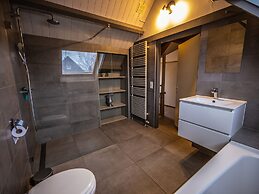 Cozy Holiday Home in Vrouwenpolder Close to the Beach