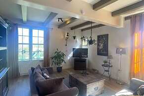 Cozy Holiday Home in Vrouwenpolder Close to the Beach