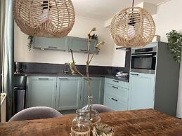 Cozy Holiday Home in Vrouwenpolder Close to the Beach