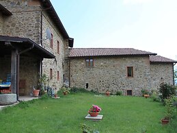 Holiday Home in Canossa With Swimming Pool, Garden, Barbecue