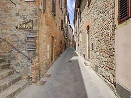 Idyllic Farmhouse in Gambassi Terme-fi With Swimming Pool