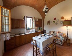 Idyllic Farmhouse in Gambassi Terme-fi With Swimming Pool