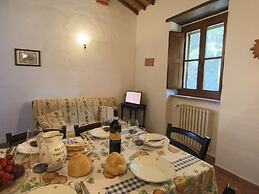 Cosy Farmhouse in Proceno With Swimming Pool