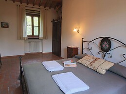 Cosy Farmhouse in Proceno With Swimming Pool