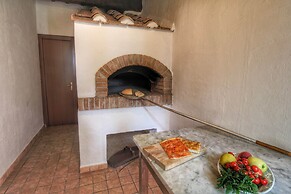 Cosy Farmhouse in Proceno With Swimming Pool