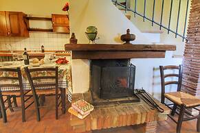 Cosy Farmhouse in Proceno With Swimming Pool