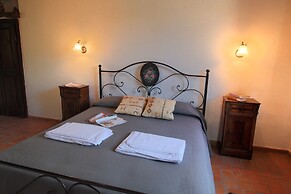 Cosy Farmhouse in Proceno With Swimming Pool