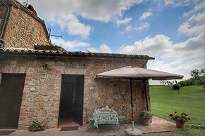 Cosy Farmhouse in Proceno With Swimming Pool