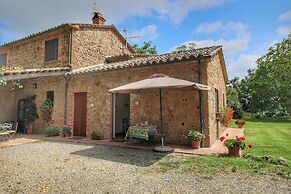 Cosy Farmhouse in Proceno With Swimming Pool