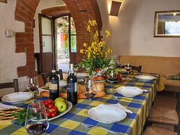 Cosy Farmhouse in Proceno With Swimming Pool