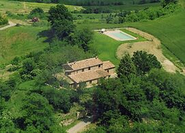 Cosy Farmhouse in Proceno With Swimming Pool