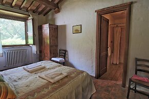 Cosy Farmhouse in Proceno With Swimming Pool