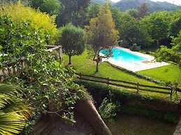 Lovely House With Grass Garden, Shared Swimmingpool, Next to the River