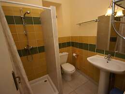 Lovely House With Grass Garden, Shared Swimmingpool, Next to the River