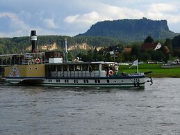 Cosy Apartment in Weissig With Garden