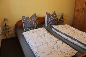 Cosy Apartment in Weissig With Garden