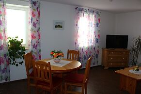 Cosy Apartment in Weissig With Garden