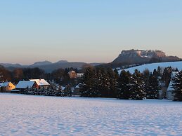 Cosy Apartment in Weissig With Garden