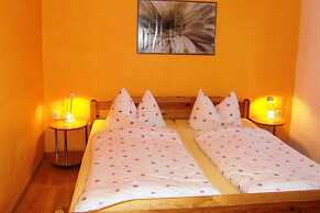 Cosy Apartment in Weissig With Garden