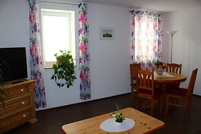 Cosy Apartment in Weissig With Garden