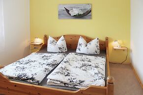 Cosy Apartment in Weissig With Garden