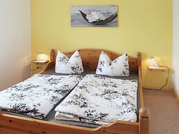 Cosy Apartment in Weissig With Garden