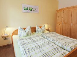 Cosy Apartment in Weissig With Garden