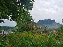 Cosy Apartment in Weissig With Garden