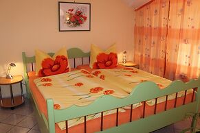 Cosy Apartment in Weissig With Garden