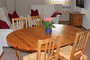 Cosy Apartment in Weissig With Garden