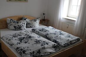 Cosy Apartment in Weissig With Garden