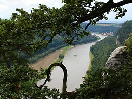 Cosy Apartment in Weissig With Garden