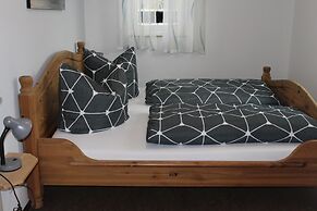 Cosy Apartment in Weissig With Garden