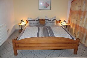 Cosy Apartment in Weissig With Garden