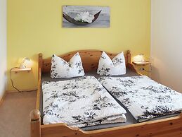 Cosy Apartment in Weissig With Garden