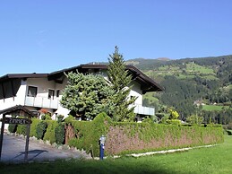 Cozy Apartment in Aschau im Zillertal Near Ski Lift