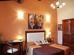 Vintage Mansion in Montepulciano With Pool