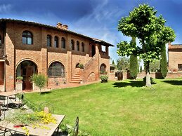 Vintage Mansion in Montepulciano With Pool