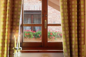 Vintage Mansion in Montepulciano With Pool