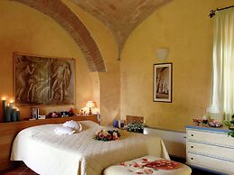 Vintage Mansion in Montepulciano With Pool