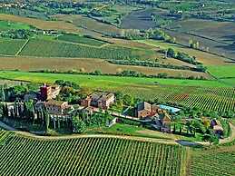 Vintage Mansion in Montepulciano With Pool