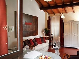 Vintage Mansion in Montepulciano With Pool