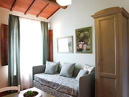 Vintage Mansion in Montepulciano With Pool